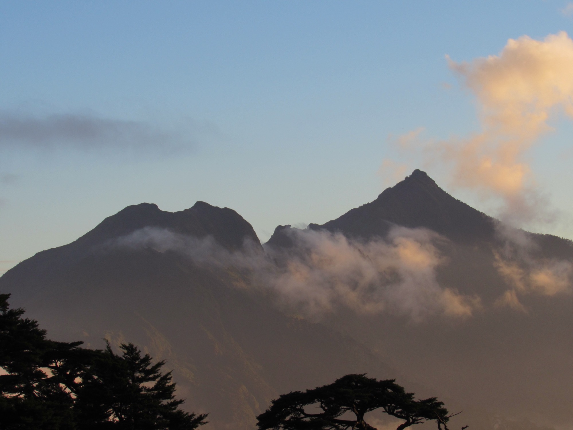 Nenggao Cross-Ridge Trail-West Section