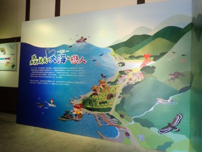 一進入展場即看到森林與大海間的關係