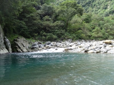 三棧溪清澈溪水