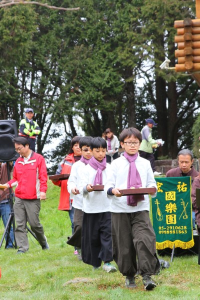 小小茶藝達人列隊奉茶
