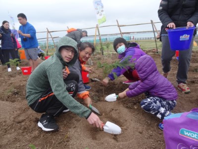 熱情民眾參加植樹