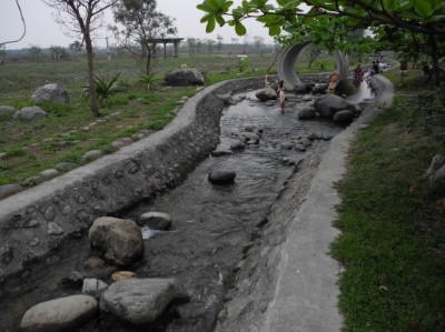 林後四林平地森林園區內美麗的水圳景緻