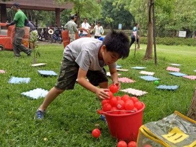 學員藉由遊戲體驗蟹生存的危機