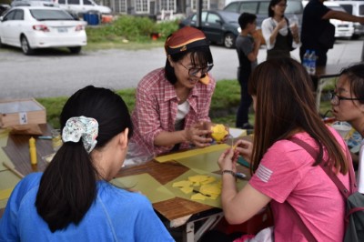 現場逛海森無塑市集，民眾踴躍參與