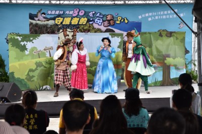 蘋果劇團帶來壓軸精彩歌舞劇，共同譜出發生在海岸保安林的故事