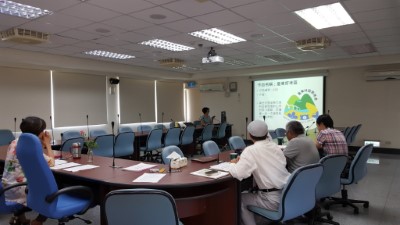 複審會議林管處邀集林業專家及國內知名攝影大師陳敏明老師、美產及設計界的學者林昶戎教授及知名畫家林勝賢老師擔任評審