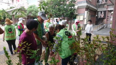 林務局臺東林區管理處、國產署南區分署臺東辦事處及法務部矯正署臺東監獄三大機關攜手清淨家園活動