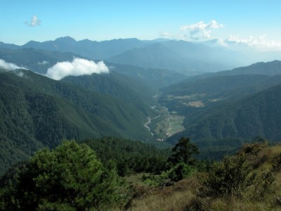 眺望七家灣溪與武陵谷地-郭育任攝