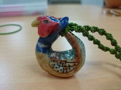當天會販售的環頸雉陶土吊飾，別緻且與眾不同