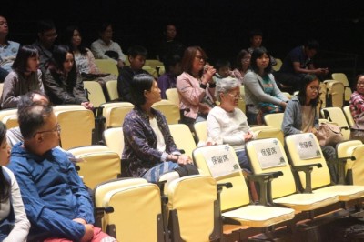 現場民眾熱烈舉手發問(攝影黎竹安)