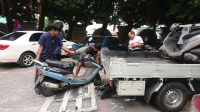林務局退役巡山車轉贈職校運用-同學喜得教材