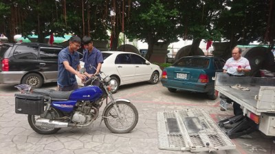 林務局退役巡山車轉贈職校運用-同學搬移車輛