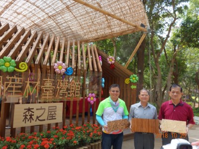 (左)花博執行長郭坤明、(中)東勢林區管理處副處長陳燿榮、(右)台大實驗林副處長李正和