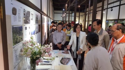 各界欣賞山林記憶特展.JPG