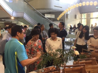 輔導老師介紹解說木工製作過程5
