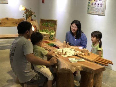 全家大小體驗兒童工作桌