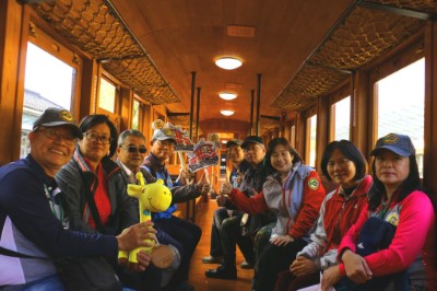 造型典雅散發香味的檜木車廂