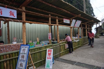 美化後的十字路攤位