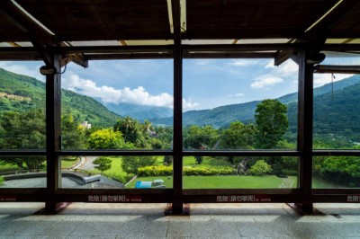 池南國家森林遊樂區由陳列館二樓望去可看山景及鯉魚鯉山湖景色