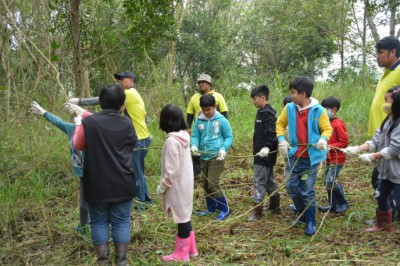護樹觀念向下扎根─關山工作站與國小學童一同學習