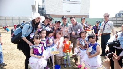 黃市長與幸福幼兒園小朋友一起植樹