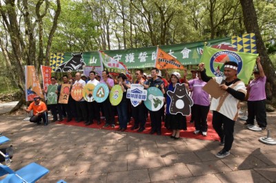 屏東林管處、高市原民會、橋頭地檢、六龜分局、保七大隊等及山林巡守隊會後大合照