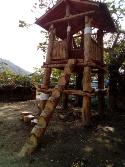 疏伐木建構的傳統瞭望台