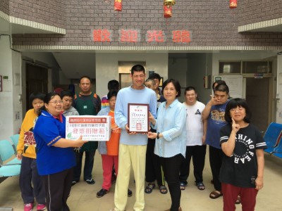 黃碧雲秘書親自將大眾愛心送至美崙啟能發展中心