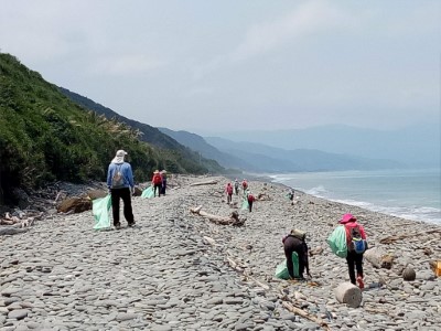 臺東與屏東林管處阿塱壹古道聯合淨灘