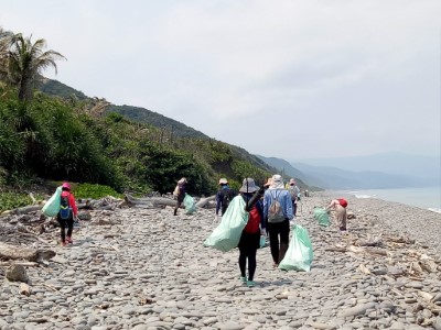 臺東與屏東林管處阿塱壹古道聯合淨灘