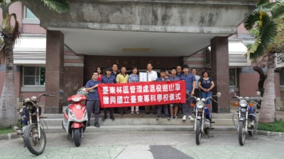 臺東林區管理處退役巡山車轉贈職校運用，發揮最大殘餘價值
