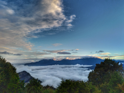 小笠原山雲海(蘇昱提供)