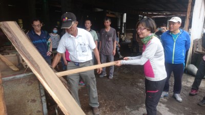 推廣國產材-臺東林管處辦理製材廠觀摩及木材加工課程