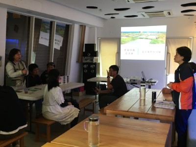 花蓮林管處黃碧雲秘書與在地居民進行意見交流及討論