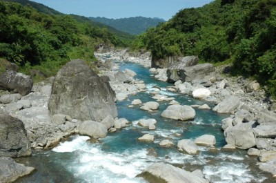 園內景點_吊橋上俯瞰富源溪