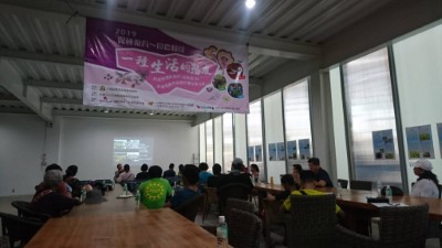 阿美族傳統野菜多樣性耕作計畫成果分享會由專案經理胡政桂分享種植野菜的點滴