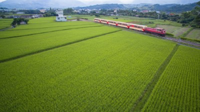 穿梭田野間的林鐵