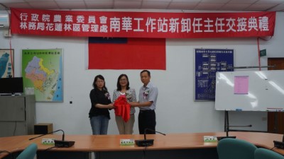 1080715南華工作站監交人處長楊瑞芬(中)新(右記有亭)卸(左陳靜儀)任主管交接