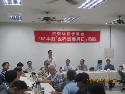 橋頭地院莊院長秋桃說明山老鼠盜取牛樟貴重木之情形並感謝林管處為山林維護付出的努力