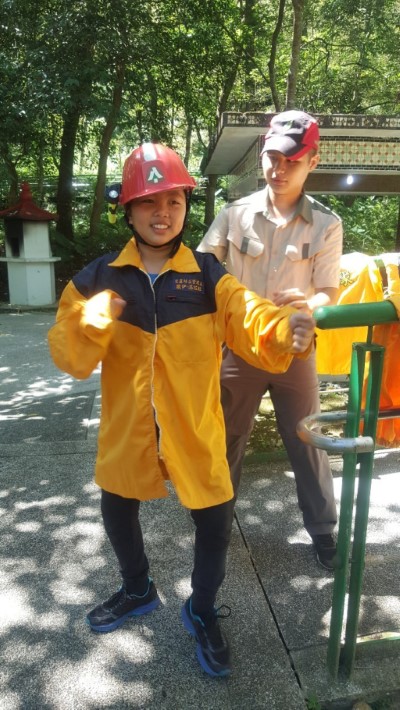 穿著救火隊制服體驗救火員