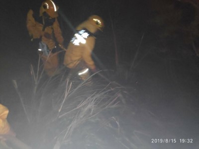 綠島2530號保安林森林火災  空中及地面三維空間滅火部署 火災已控制熄滅