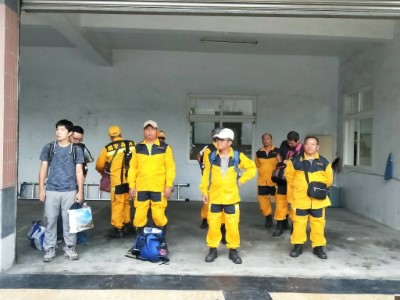 綠島2530號保安林森林火災  空中及地面三維空間滅火部署 火災已控制熄滅