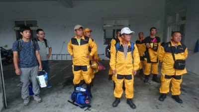 綠島2530號保安林森林火災  空中及地面三維空間滅火部署 火災已控制熄滅