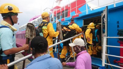 綠島2530號保安林森林火災  空中及地面三維空間滅火部署 火災已控制熄滅