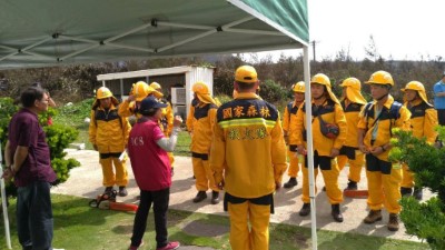綠島2530號保安林森林火災  空中及地面三維空間滅火部署 火災已控制熄滅