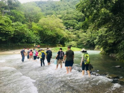 圖11讓每個參與都能親身感受雙流溪流的沁涼