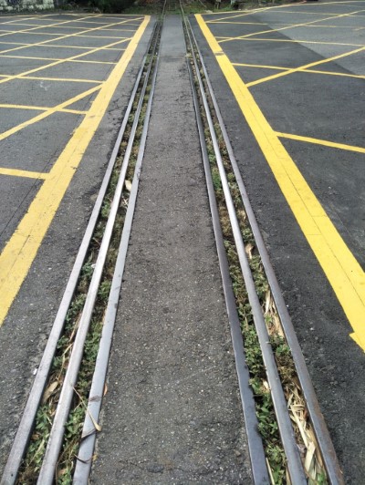 博東路平交道瀝青路面破損照片