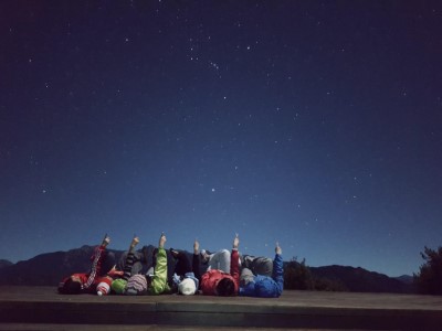與星空開心合影