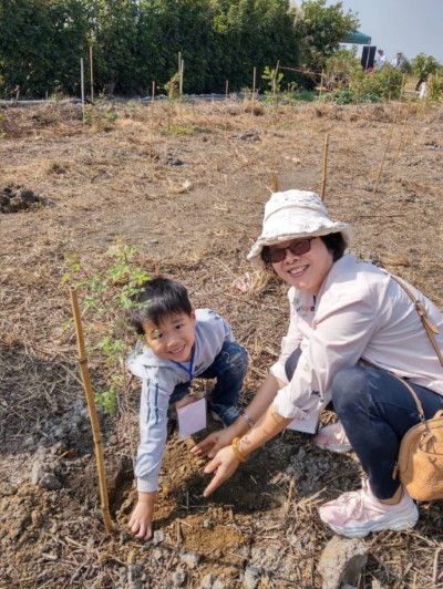 親子動手植樹趣