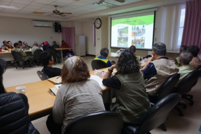 向知本轄區內居民說明工作站森林火災防範機制